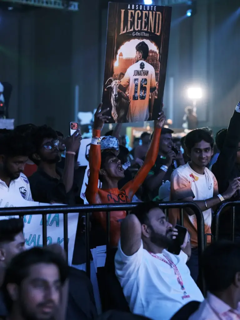 Jonathan's biggest supporter makes himself heard, with Nebula and Apex jerseys all around him. (Image via KRAFTON India)