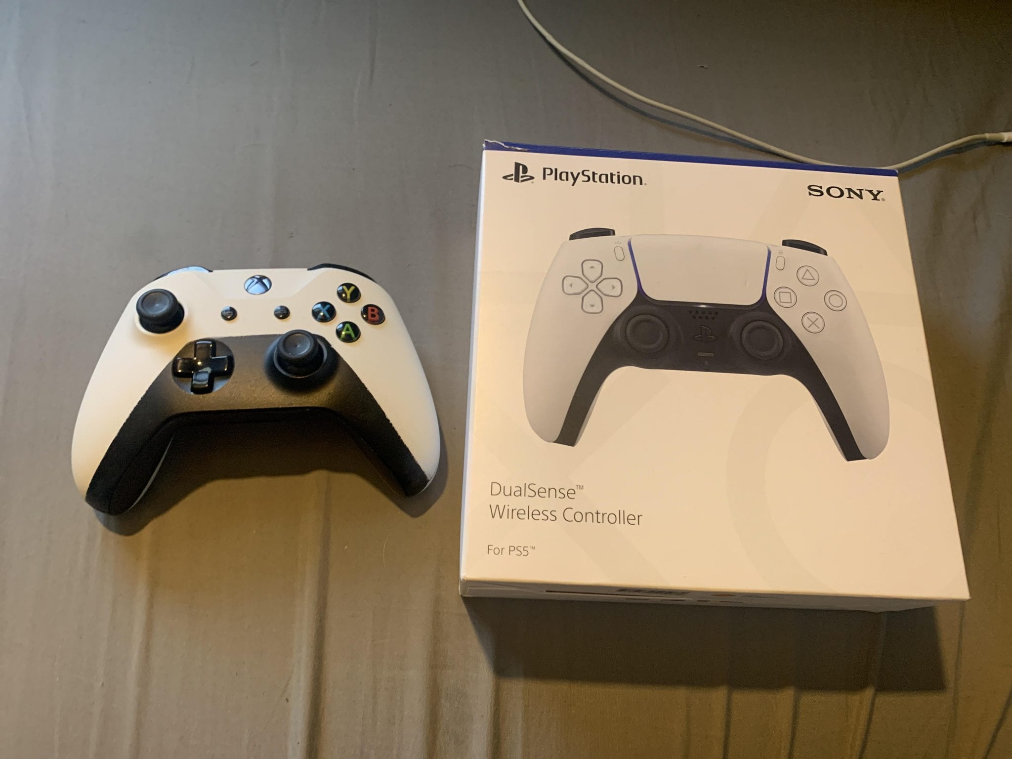 Gamer cheats after buying an Xbox controller painted like PS5 Dualsense