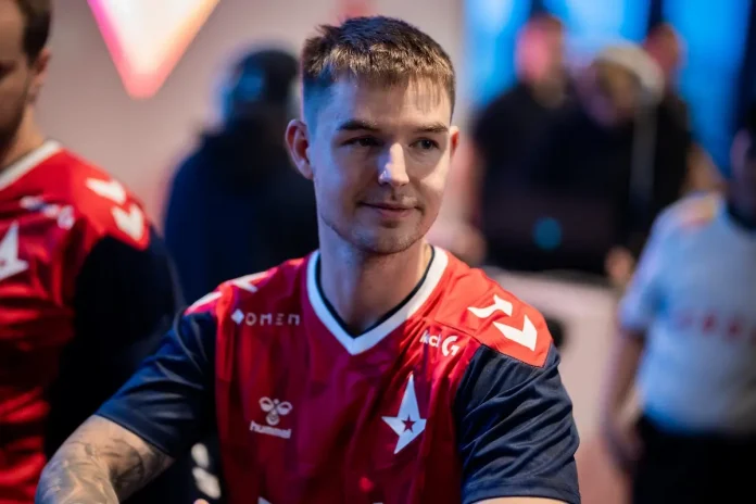 Dev1ce Reportedly in Talks to Join the 100 Thieves CS2 Roster