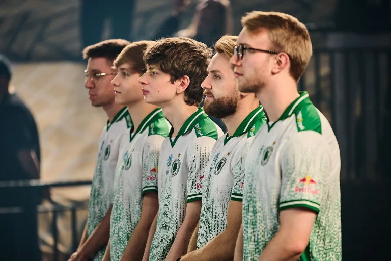 Falcons Breezes Past G2 in Esports World Cup 2025