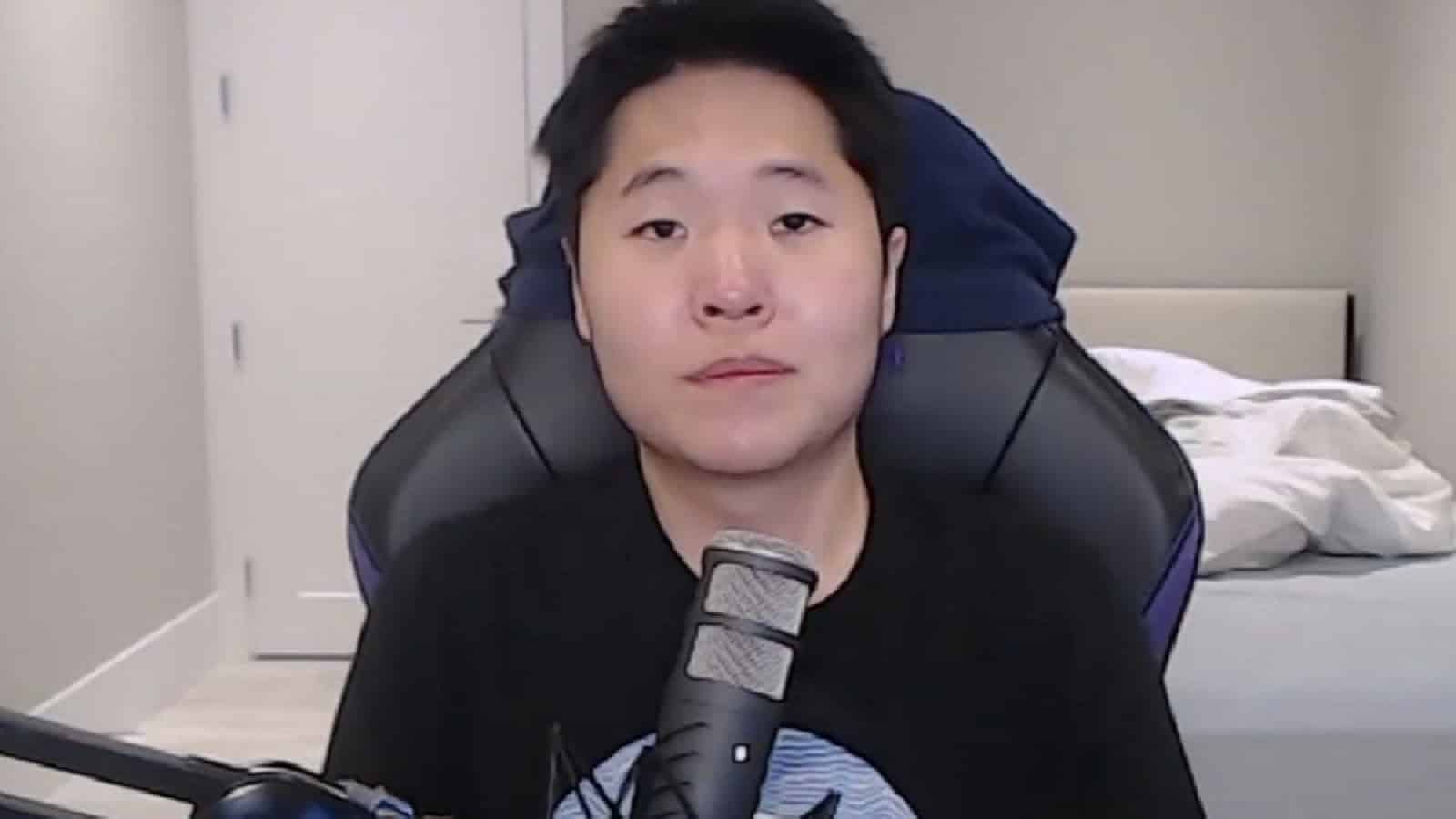 Disguised Toast wants to play Among Us Again
