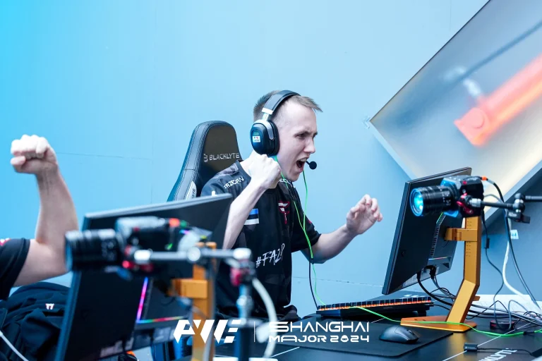 Wonky FaZe Clan Defeats MOUZ in Elimination Stage