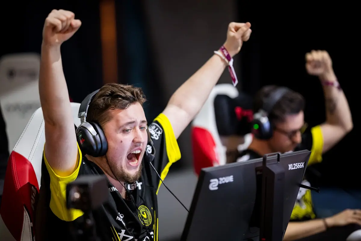 mezii, ZywOo and apEX CS2 Settings for Ranked Grinds in 2026