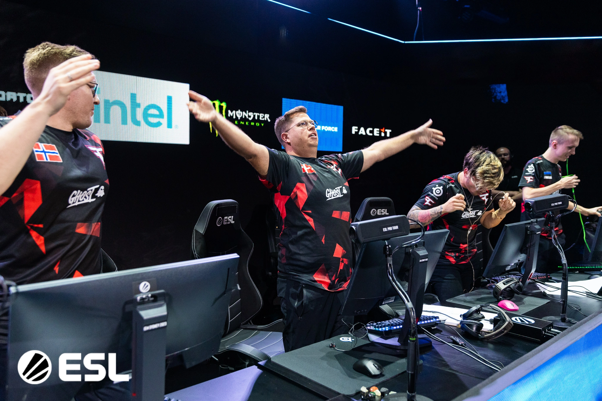 FaZe Triumphs Over MOUZ, Secures Spot in IEM Sydney Grand Final