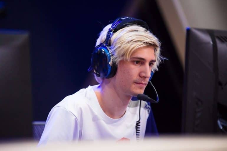 xQc apologizes for broadcasting streamers in the grid server offline