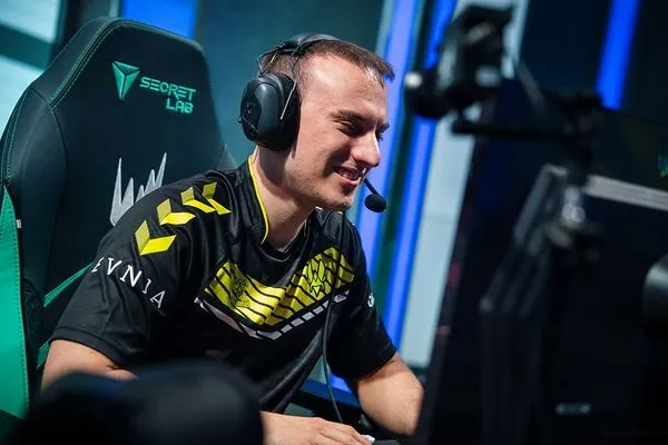 Team Vitality is said to be parting ways with renowned mid laner Perkz before his contract's end. Meanwhile, academy jungler Daglas is set to step up to the main roster for the upcoming season.