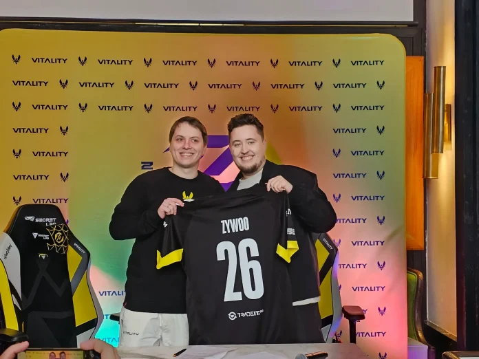 Photo of ZywOo surrounded by Vitality staff as he signs his new contract.